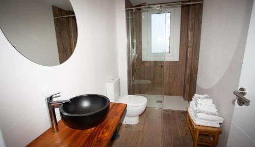 Deluxe Room with Shower
