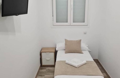 Torrejon de Ardoz Hostel | Hostal Las Fronteras