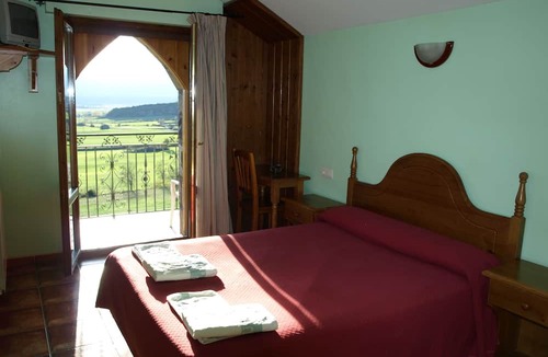 Larres Hostel | Hotel El Churron