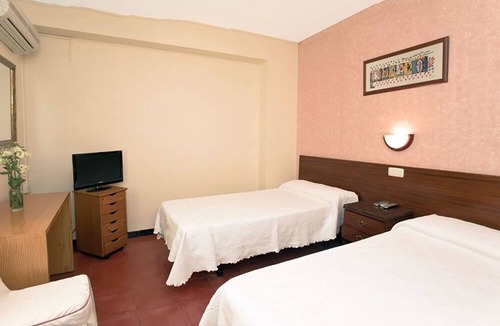 Oliva Hostel | Hostal Tropical