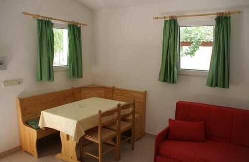 La Puebla de Roda House | Lovely Holiday House in Isábena with Common Pool