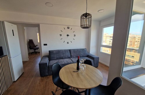 Castello de la Plana Apartment | Spacious 3 Bedroom Apartment With Balcony and AC in Castellón