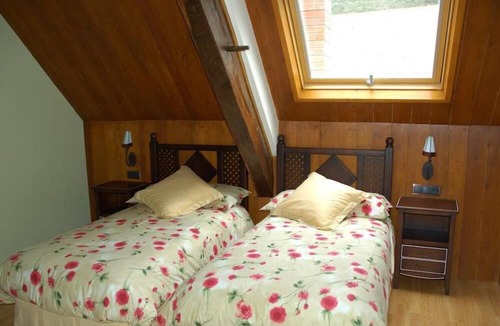 Villanueva de Aezcoa House | Holiday Home 'Casa Aguerre' with Mountain View, Private Terrace and Wi-Fi