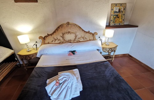 Llagostera Cottage | Gite Llagostera, 5 bedrooms, 11 persons