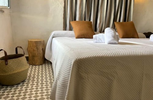 Iznatoraf Apartment | Studio Apartment 'Alojamiento Alberquina' with Shared Garden, Wi-Fi and Air Conditioning