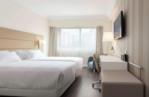 San Juan Hotel | NH Pamplona Iruña Park