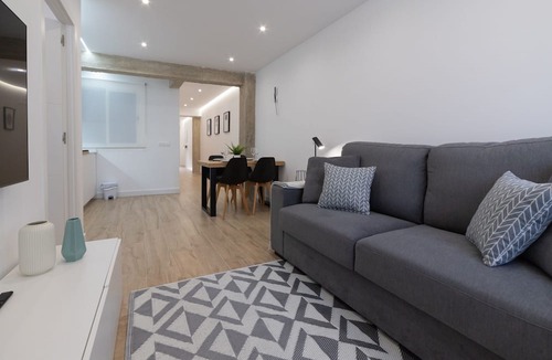 Logrono Apartment | Central Apartment in Logroño: 5-Min Walk to Calle Laurel & Gran Vía, Next to City Hall