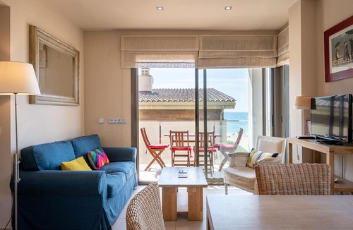 Torredembarra Apartment | Cozy apartment with sea view and air conditioning in Torredembarra