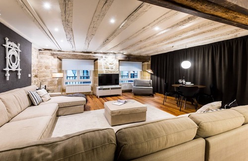Old Town Apartment | AMELIA SUITE: superior a 3 pax, 30 secs to the beach