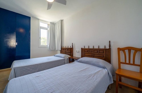 Torredembarra Apartment | Cozy 3-BR Apartment Near Beach with Pool View, Terrace & Wifi in Torredembarra