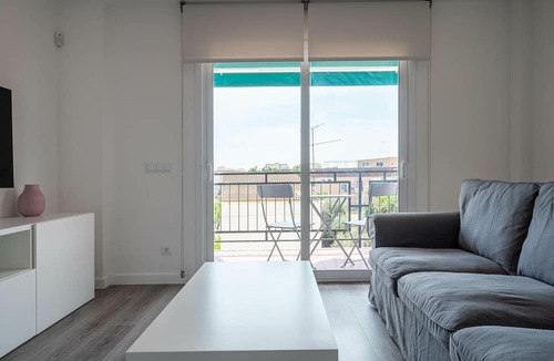 Torredembarra Apartment | Renovated 3-bedroom apartment near beach, air conditioning, parking