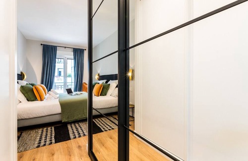 Gros Apartment | GRAN VIA SUITE: superior apartment for 6 PAX. 2min from the beach
