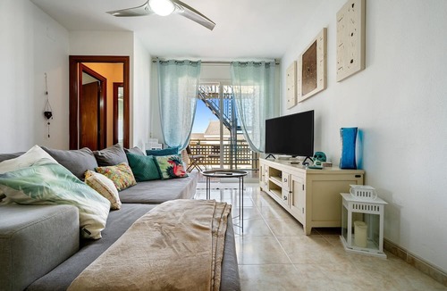 Cunit Apartment | Apartment 'Atico Pepe Y Rosi' with Sea View, Wi-Fi and Air Conditioning