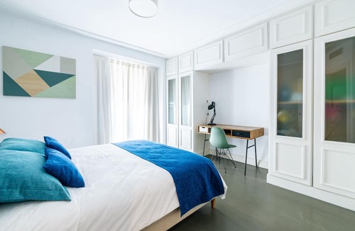 Chueca Apartment | In chueca by Gran via 1130 SQF 105 - SM big apartment with view, Super center