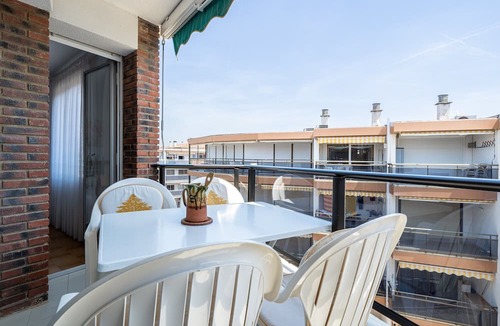 Vilafortuny Apartment | Apartment "Mexico I" on the Beachfront with Terrace, A/C and Wi-Fi
