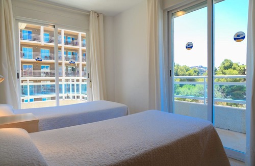 Salou City Centre Apartment | UHC LARIMAR - Fantastic family apartment with swimmingpool
