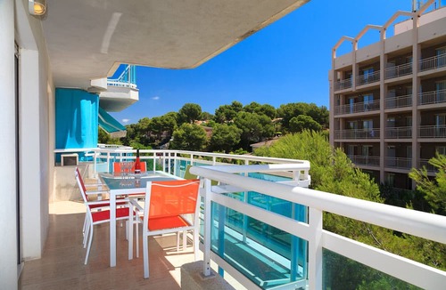Salou City Centre Apartment | UHC LARIMAR - Fantastic family apartment with swimmingpool