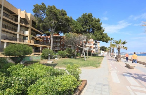 Vilafortuny Apartment | Beachfront Apartment for 4 people with Air Conditioner - UHC TXINGUDI 139