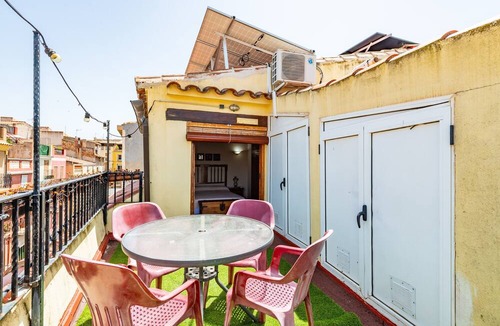 Cabanes House | 'Casa Rosa' Apartment with Balcony, Wi-Fi, and Air Conditioning