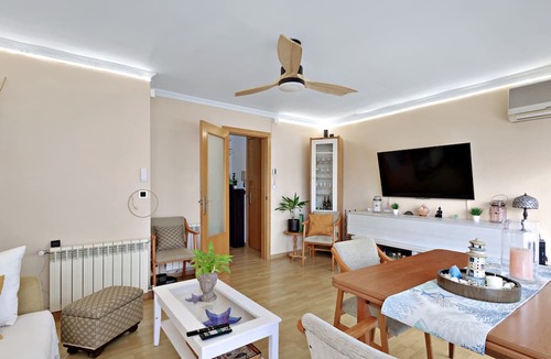 Vilanova I la Geltru Apartment | ‘Precioso Piso Frente Al Mar’ Apartment with Balcony, Wi-Fi & Air Conditioning