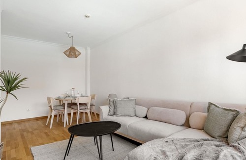 Rejas Apartment | Charming Airport IV - Design apartment next to the airport