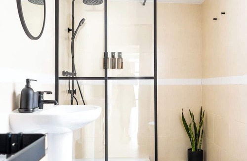 El Pilar Apartment | Charming 1-bedroom apartment in lovely València with WiFi, AC