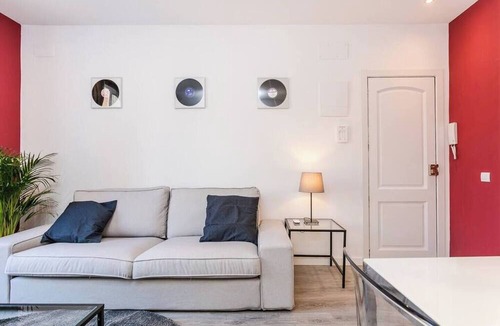 Collblanc y La Torrassa Apartment | Elegant and luxurious interior designed apartment, perfect for those who are in search of the finer things in life.