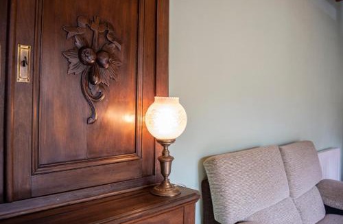 Les Iglesies Apartment | Mossen Batista Til ler