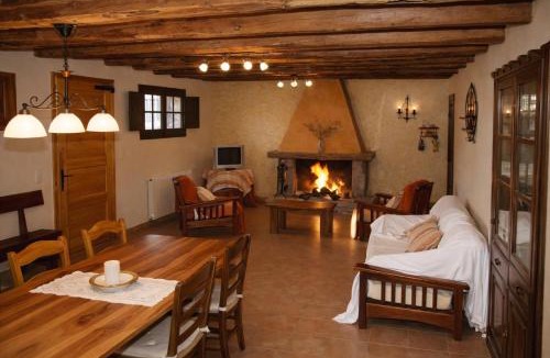 La Baronia de Rialb House | Casa con piscina y vistas a montaña - Cal Solsona