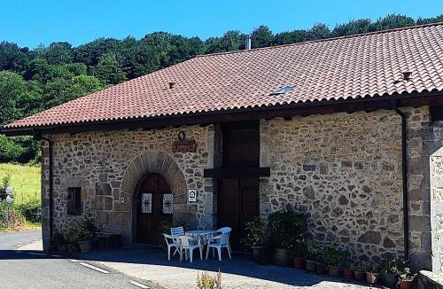 Larraun House | Hermoso Caserío Navarra. (Madoz)