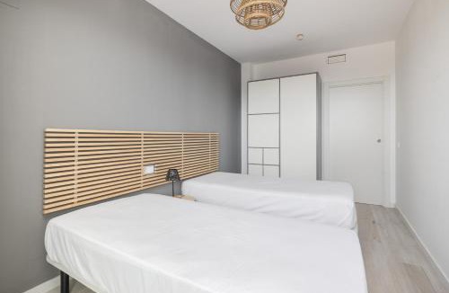 Roques Daurades Apartment | 4-Bedroom Apartment with Sea View, Large Terrace and Parking in LAmetlla de Mar