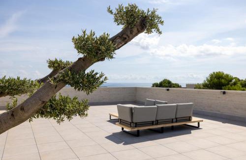 Roques Daurades Apartment | 4-Bedroom Apartment with Sea View, Large Terrace and Parking in LAmetlla de Mar
