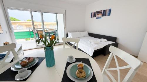 Cambrils Apartment | 105 - Beachside Renovated 1BR apt 5 min from Beach