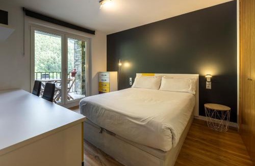 Arinsal Apartment | Terraza con Increibles Vistas Para 6 adultos y 2 extra niño - 3 habitaciones - 2 baños - ARINSAL - FREE PARKING l by BonesVacances