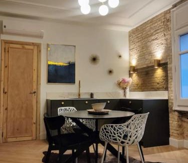 Zaragoza Centro Apartment | Estiloso estudio en Gran Via, vistas al Huerva