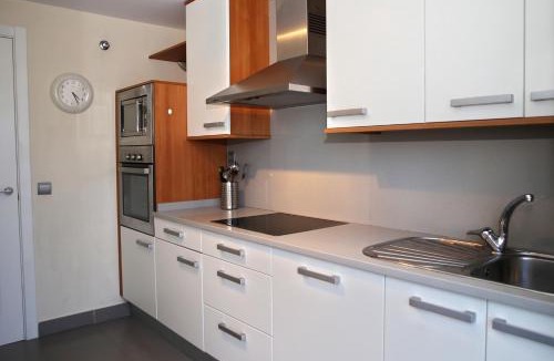 Torredembarra Apartment | AT143 Completamente equipado, con piscina y cerca de la playa