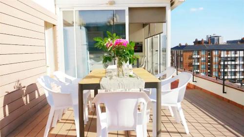 Sarria-Sant Gervasi Apartment | Ferran Batík by Bizflats Terrace Penthouse near Camp Nou