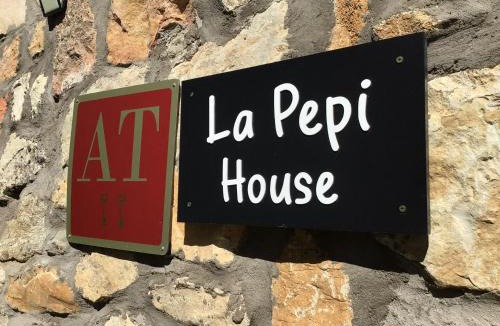 Arcones Hotel | La Pepi house