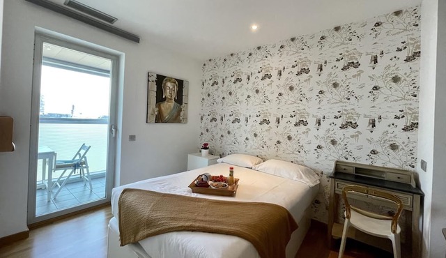 Apartment in front of Fira Gran Via