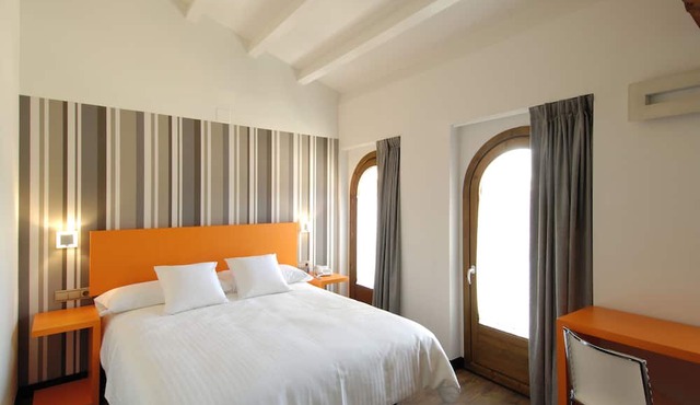 Hotel Cienbalcones