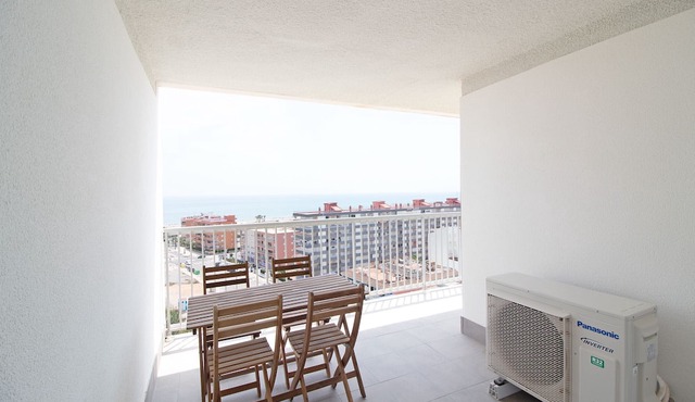 Global Vacacional: Apartment with terrace and sea views