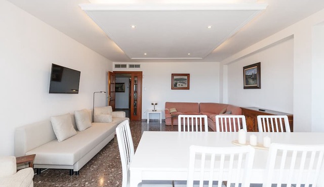 Spectacular Apartment in the heart of Paseo Jaime I - UHC ANAGABU (Only families)