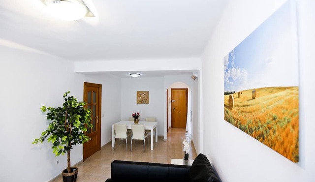 PINEDA 5 with communal pool, beach at 100m