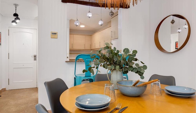 APARTMENT WITH COMMUNITY POOL. 400 METERS FROM THE BEACH. LARGE YARD.