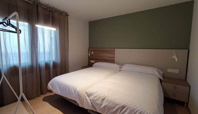 Apartment 2 bedrooms and 2 bathrooms. Up to 6p. AT 7