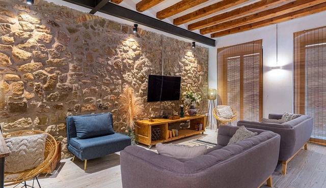 Bed and Breakfast 'Habitació Doble' with Shared Terrace, Wi-Fi and Air Conditioning