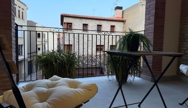 Apartment 'Rural Ca La Roser' with Private Terrace, Wi-Fi and Air Conditioning