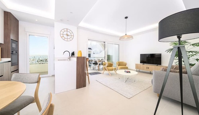 Luz de la Mata Penthouse, Golf, sea and lake views, by OYOOSTAYS