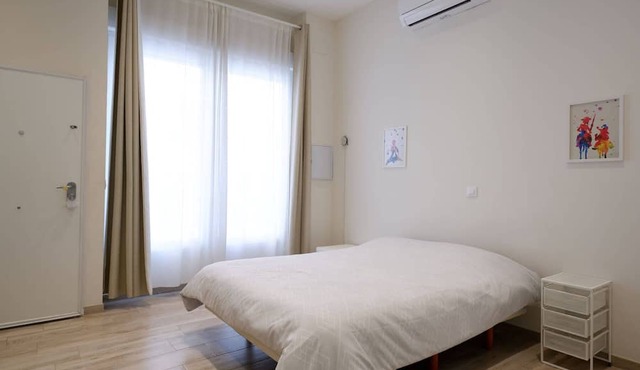 Studio Picasso near the port and beach