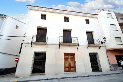 Charming House in Ayora + Terrace